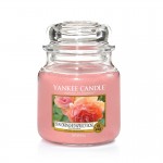 Lumanare Parfumata Borcan Mediu Sun Drenched Apricot Rose, Yankee Candle