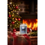 Lumanare Parfumata Borcan Mediu Candlelit Cabin, Yankee Candle