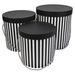 Set 3 cutii pentru depozitare "Black Stripes" Ø 24*25/Ø 21*22/Ø 19*20 cm, Clayre & Eef Set 3 cutii pentru depozitare "Black Stripes" Ø 24*25/Ø 21*22/Ø 19*20 cm, Clayre & Eef