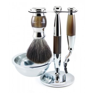 Edwin Jagger Set de barbierit 4 piese Vladimir Light Horn: aparat de ras cu lama Gillette Mach3, pamatuf cu fibre sintetice, bol si suport cromat Edwin Jagger Set de barbierit 4 piese Vladimir Light Horn: aparat de ras cu lama Gillette Mach3, pamatuf cu fibre sintetice, bol si suport cromat