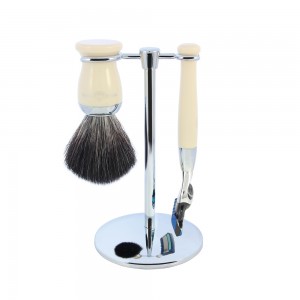 Edwin Jagger Set de barbierit 3 piese Fit Fusion Ivory: aparat cu lama Gillette Fusion ProGlide, pamatuf cu fibre sintetice, suport cromat Edwin Jagger Set de barbierit 3 piese Fit Fusion Ivory: aparat cu lama Gillette Fusion ProGlide, pamatuf cu fibre sintetice, suport cromat
