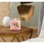 Lumanare Parfumata Borcan Mediu Fresh Cut Roses, Yankee Candle