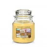 Lumanare Parfumata Borcan Mediu Vanilla Cupcake, Yankee Candle