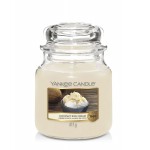 Lumanare Parfumata Borcan Mediu Coconut Rice Cream, Yankee Candle