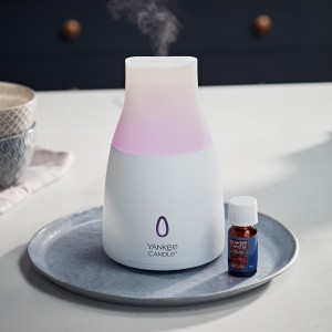 Yankee Candle Set Difuzor uleiuri aromaterapie Ultrasonic si ulei parfumat Black Cherry Yankee Candle Set Difuzor uleiuri aromaterapie Ultrasonic si ulei parfumat Black Cherry