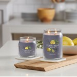 Yankee Candle Lumanare Parfumata Borcan Mediu Signature Black Tea & Lemon
