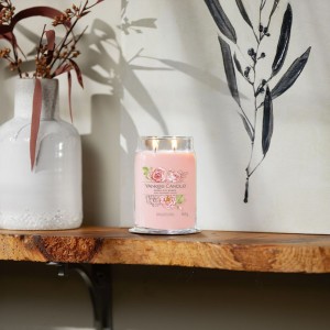Yankee Candle Lumanare Parfumata Pahar Mare Signature Fresh Cut Roses Yankee Candle Lumanare Parfumata Pahar Mare Signature Fresh Cut Roses