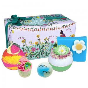 Set Cadou 5 produse ingrijire si rasfat You Grow Girl, Bomb Cosmetics Set Cadou 5 produse ingrijire si rasfat You Grow Girl, Bomb Cosmetics