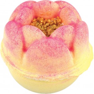 Bomba de baie efervescenta RAW 24K Marigold, Bomb Cosmetics 160g  Bomba de baie efervescenta RAW 24K Marigold, Bomb Cosmetics 160g