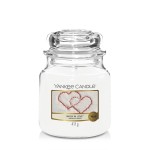 Lumanare Parfumata Borcan Mediu Snow In Love, Yankee Candle