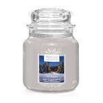 Lumanare Parfumata Borcan Mediu Candlelit Cabin, Yankee Candle