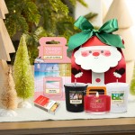 Set cadou Editie Limitata Christmas Gift 3 lumanari parfumate si odorizant auto Red Raspberry