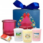 Set cadou Editie Limitata Santa's Gift 3 lumanari parfumate si suport decorativ Yankee Candle pink