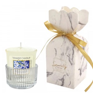 Set cadou Little Box of Love - suport sticla si lumanare votive Midnight Jasmine, Yankee Candle Set cadou Little Box of Love - suport sticla si lumanare votive Midnight Jasmine, Yankee Candle