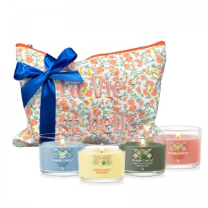 Set Cadou - 4 Lumanari Minis 37g colectia "Hello Italy!" Yankee Candle + Portfard "La vie est belle" Set Cadou - 4 Lumanari Minis 37g colectia "Hello Italy!" Yankee Candle + Portfard "La vie est belle"
