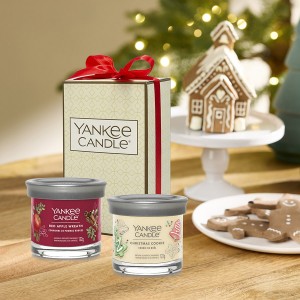 Set cadou Editie Limitata Christmas Cookies - 2 lumanari parfumate Borcan Mic Yankee Candle Set cadou Editie Limitata Christmas Cookies - 2 lumanari parfumate Borcan Mic Yankee Candle