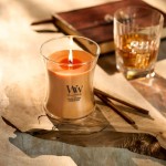 Lumanare Parfumata Borcan Mediu Golden Bourbon, WoodWick®