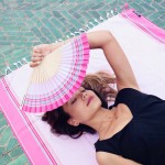 Simone et Georges Evantai pliabil din bumbac si lemn, 23x3cm, Nyali Simone et Georges Evantai pliabil din bumbac si lemn, 23x3cm, Nyali