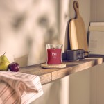 Lumanare Parfumata Borcan Mediu Velvet Plum, WoodWick® Lumanare Parfumata Borcan Mediu Velvet Plum, WoodWick®