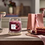 Yankee Candle Lumanare Parfumata Borcan Mediu Signature Black Cherry Yankee Candle Lumanare Parfumata Borcan Mediu Signature Black Cherry