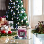 Yankee Candle Lumanare Parfumata Borcan Mediu Signature Sparkling Winterberry Yankee Candle Lumanare Parfumata Borcan Mediu Signature Sparkling Winterberry