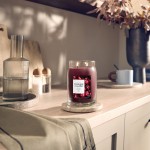Yankee Candle Lumanare Parfumata Borcan Mare Signature Black Cherry Yankee Candle Lumanare Parfumata Borcan Mare Signature Black Cherry