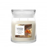 Yankee Candle Lumanare Parfumata Borcan Mediu Signature Amber & Sandalwood Yankee Candle Lumanare Parfumata Borcan Mediu Signature Amber & Sandalwood