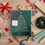 Yankee Candle Scented Moments Advent Calendar Book 24 Lumanari si suport Yankee Candle Scented Moments Advent Calendar Book 24 Lumanari si suport