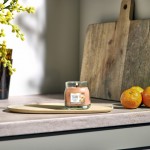 Yankee Candle Lumanare Parfumata Borcan Mic Signature Tangerine & Vanilla Yankee Candle Lumanare Parfumata Borcan Mic Signature Tangerine & Vanilla