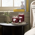 Yankee Candle Lumanare Parfumata Borcan Mic Signature Black Cherry Yankee Candle Lumanare Parfumata Borcan Mic Signature Black Cherry