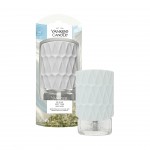 Yankee Candle Aparat electric pentru parfumarea locuintei cu rezerva Clean Cotton Yankee Candle Aparat electric pentru parfumarea locuintei cu rezerva Clean Cotton