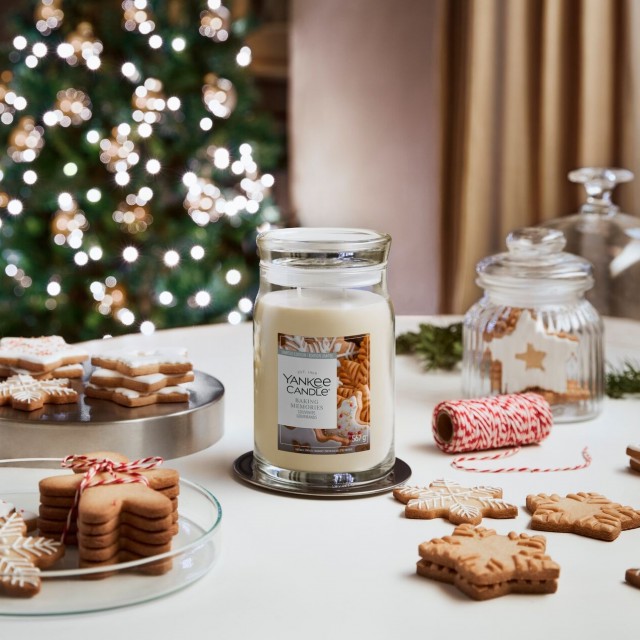 Yankee Candle Lumanare Parfumata Borcan Mare Signature Baking Memories Yankee Candle Lumanare Parfumata Borcan Mare Signature Baking Memories