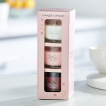 Yankee Candle Blooming Spring Set cadou 3 Lumanari Minis in sticla 3x37g