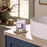 Yankee Candle Lumanare Parfumata Borcan Mediu Signature Dried Lavender & Oak Yankee Candle Lumanare Parfumata Borcan Mediu Signature Dried Lavender & Oak